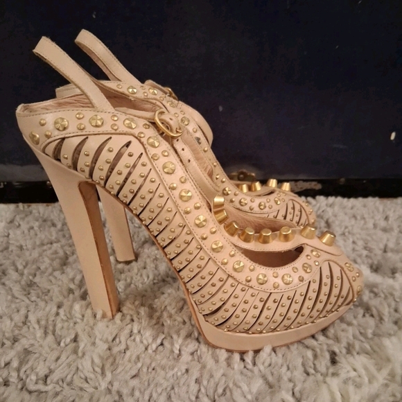 Alexander McQueen Y2K Nude Heels with Gold Stud Accents - Picture 6 of 13